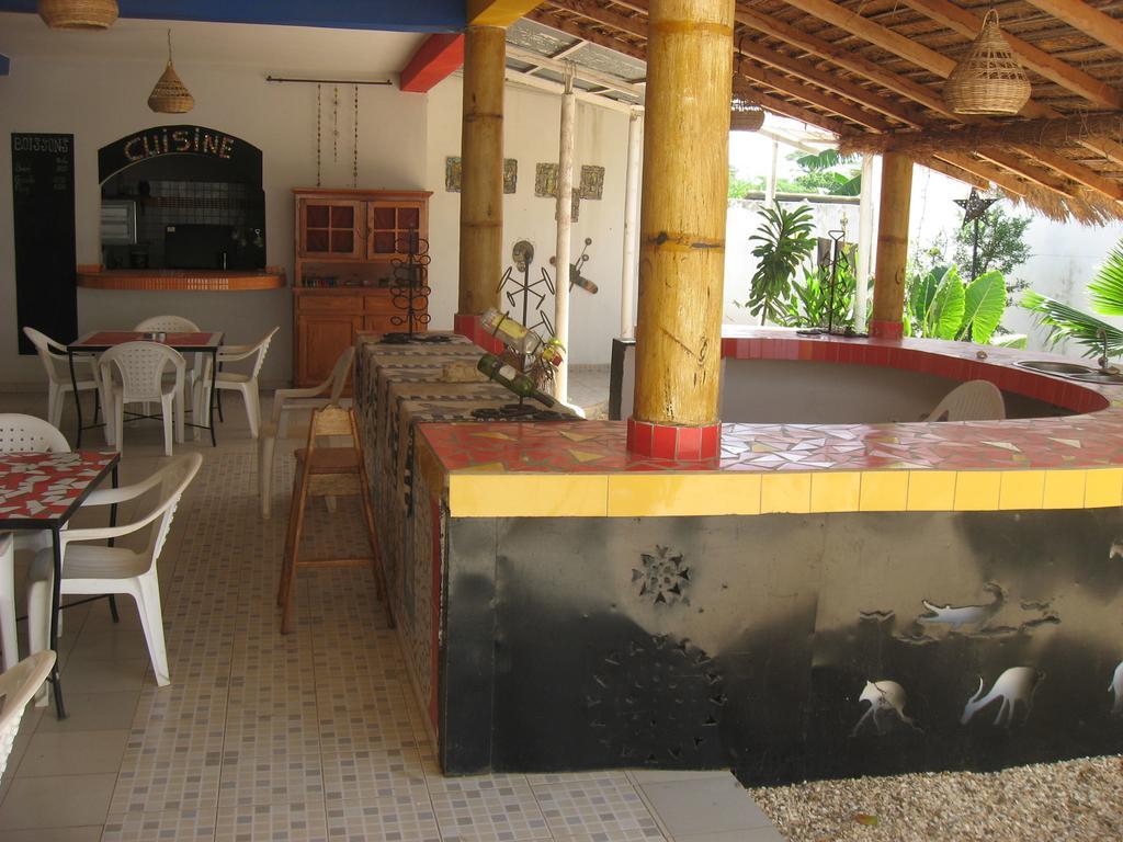 Babao Hotel Мбур Екстериор снимка
