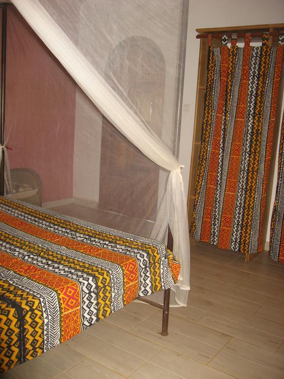 Babao Hotel Мбур Екстериор снимка